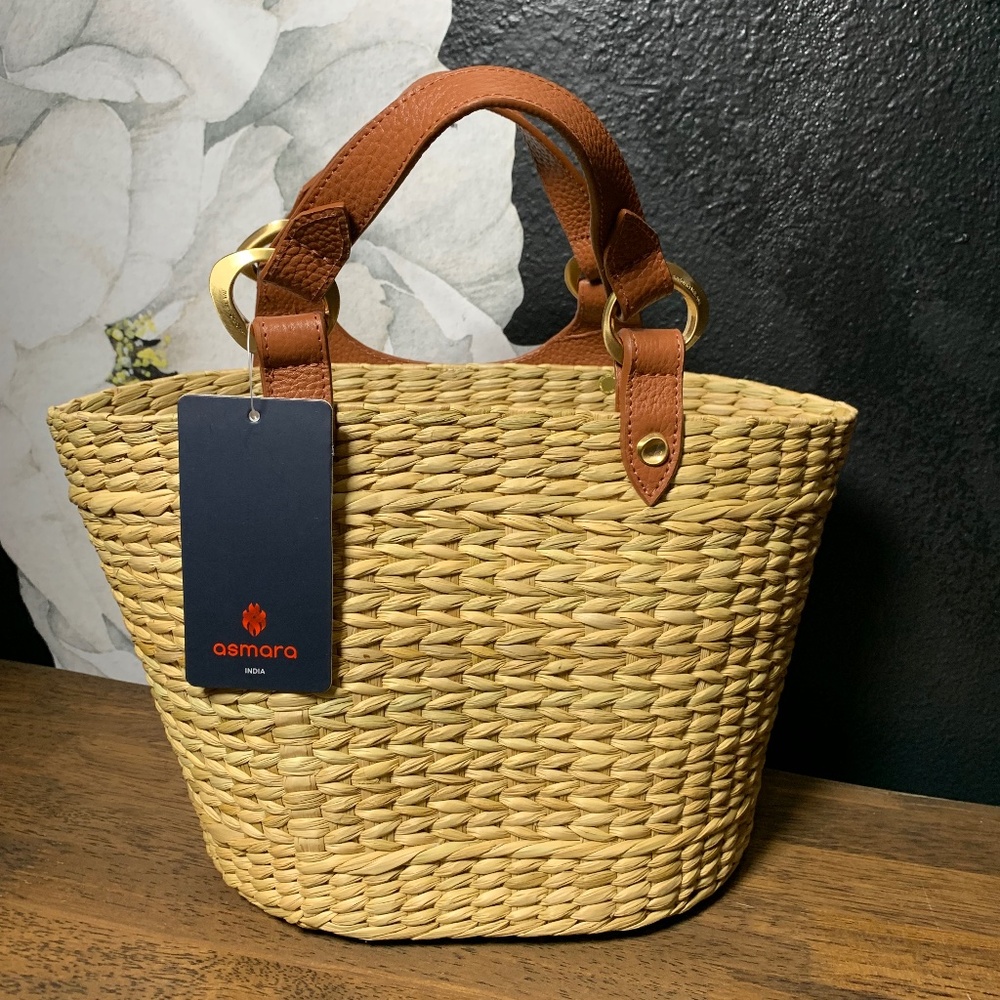 Osmara cute raffia hand bag NWT